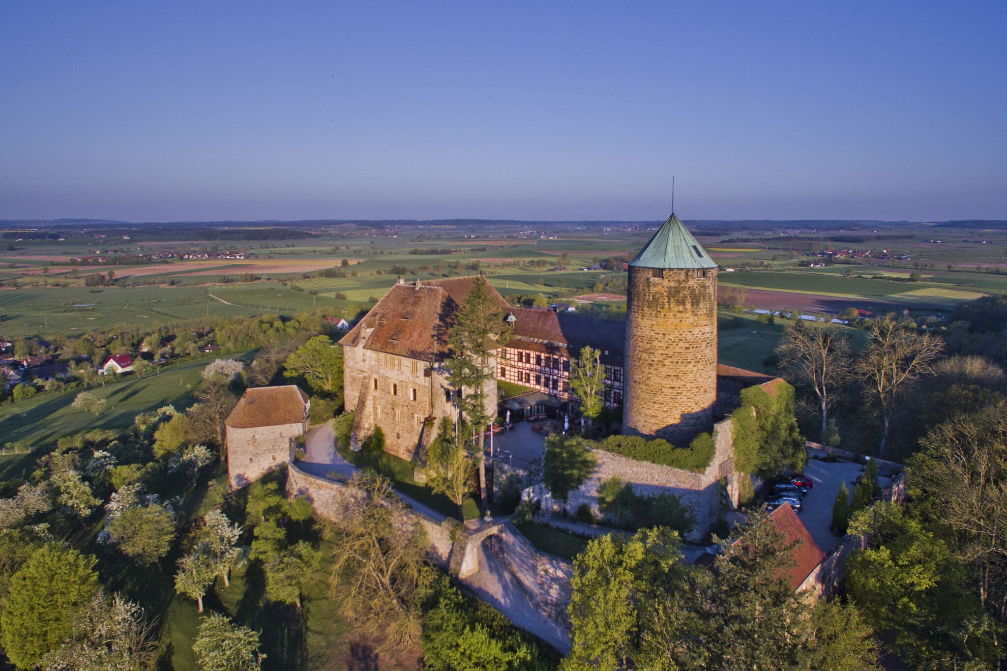 Burg Colmberg mit umliegender Landschaft Markt Colmberg